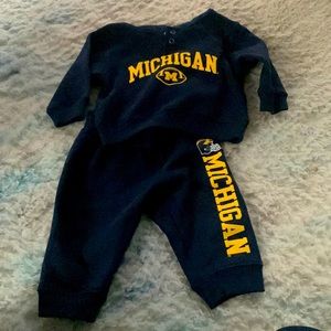 Navy Blue Michigan 6/9 Month Sweatsuit for your little one.